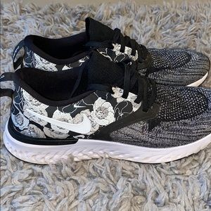 Nike tennis shoes great condition